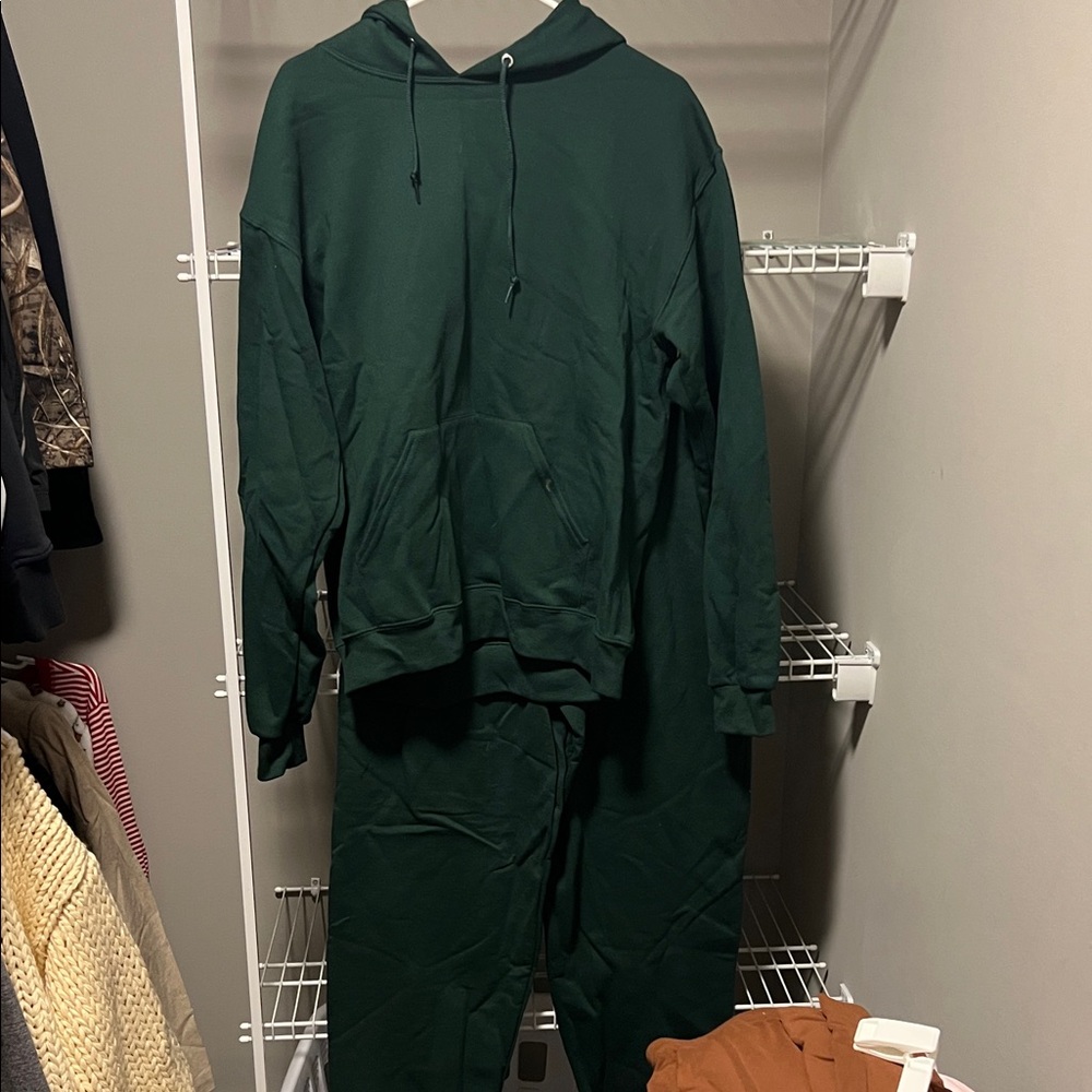 NWT * Jerzees Forest Green Hoodie and Sweatpants Set - Size Medium